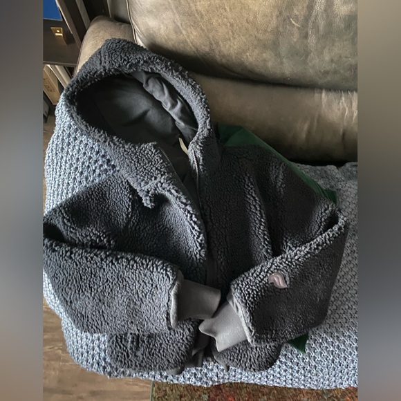 Fabletics Crop Sherpa Teddy Jacket - Picture 2 of 5